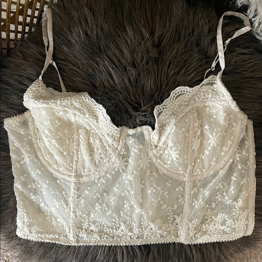 Spell White Lace Crop Top - Picture 10 of 11